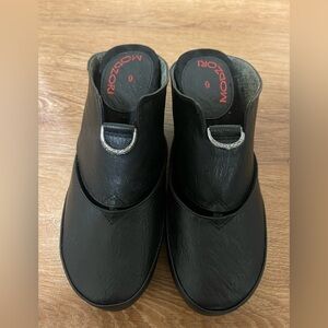 Modzori black and silver Zarina reversible strap clogs​​​​​​​​